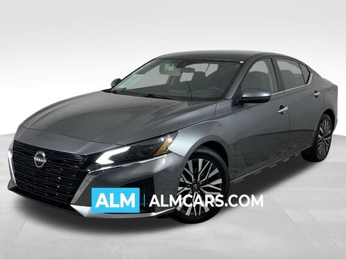Used 2023 Nissan Altima 2.5 SV image 1
