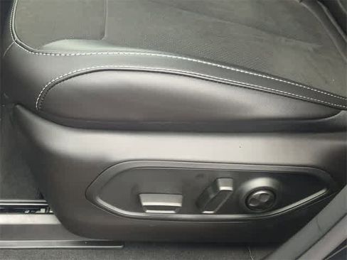 New 2025 Jeep Grand Cherokee Laredo image 17