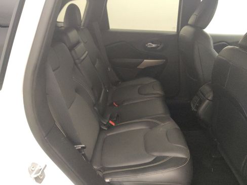 Used 2018 Jeep Cherokee Limited w/ Luxury Group AWD/4WD image 19