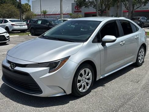 Used 2024 Toyota Corolla LE FWD image 3