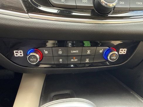 Used 2018 Buick Enclave Essence FWD image 32