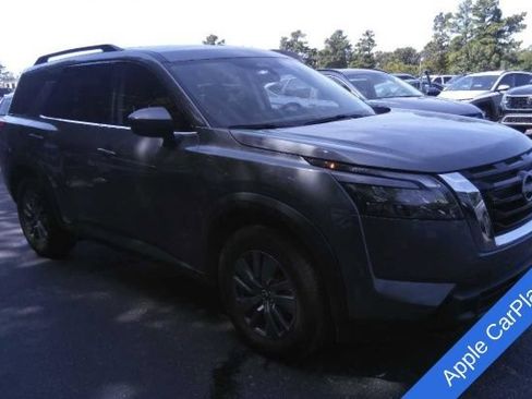 Used 2025 Nissan Pathfinder SV FWD image 3
