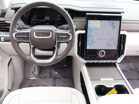 Used 2025 GMC Acadia Denali FWD image 19