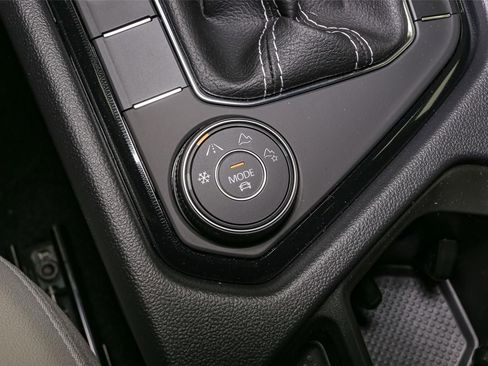 New 2025 Volkswagen Taos SE image 22