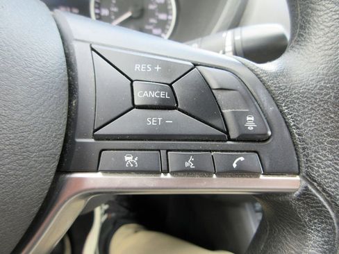 Used 2025 Nissan Sentra SV FWD image 24