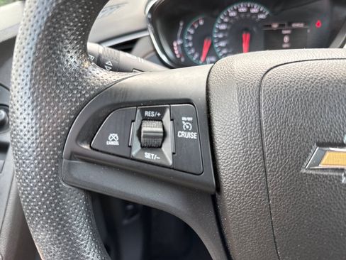 Used 2018 Chevrolet Trax LT image 25