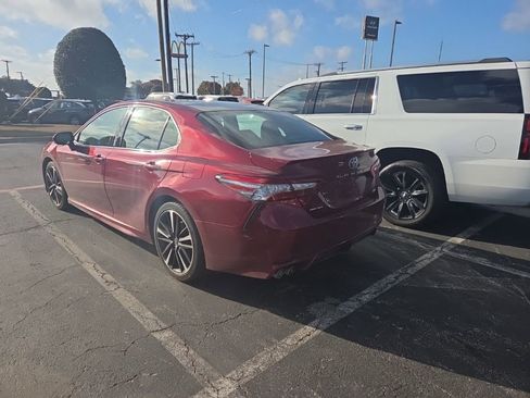 Used 2018 Toyota Camry XSE image 4