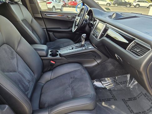 Used 2016 Porsche Macan S image 30