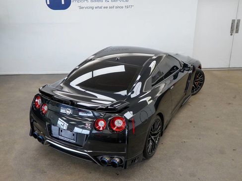 Used 2021 Nissan GT-R Premium image 22