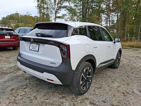 Used 2025 Nissan Kicks SV image 24