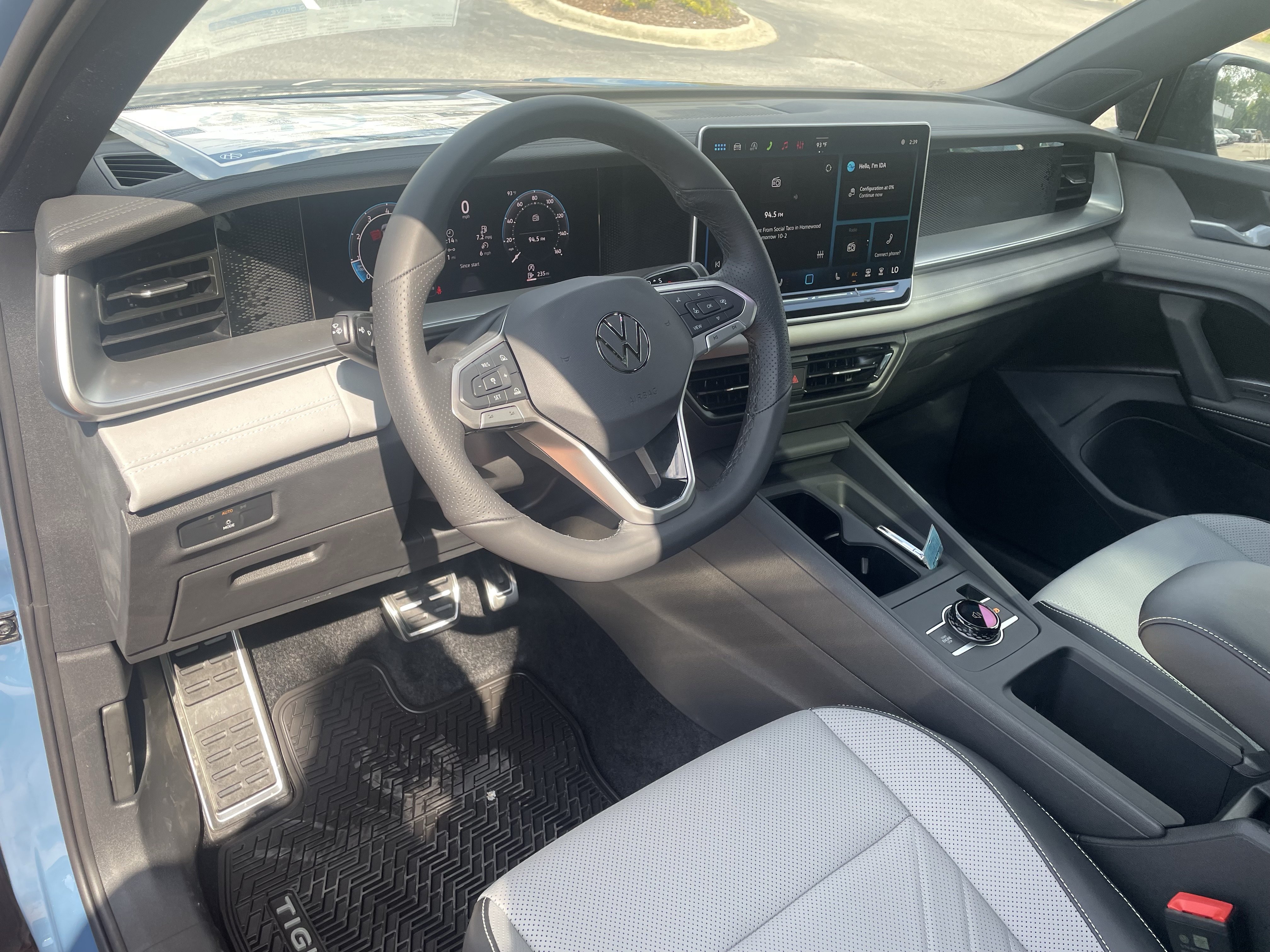 New 2026 Volkswagen Tiguan SE R-Line FWD image 17