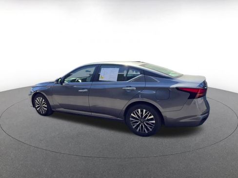 Used 2025 Nissan Altima 2.5 SV image 10