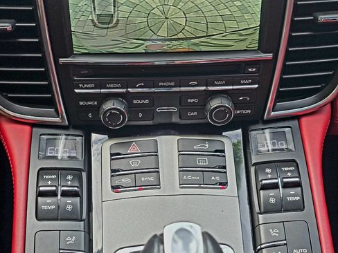 Used 2015 Porsche Panamera S image 18