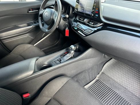 Used 2019 Toyota C-HR LE FWD image 16