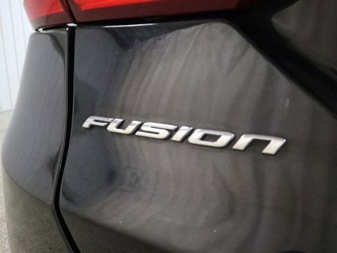 Used 2018 Ford Fusion SE w/ Fusion SE Technology Package FWD image 22