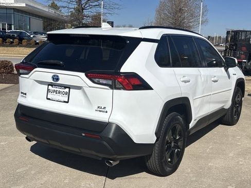 Used 2021 Toyota RAV4 XLE w/ Convenience Package image 3