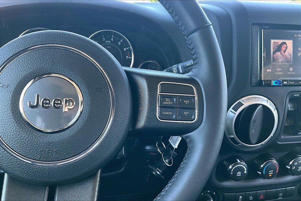 Used 2017 Jeep Wrangler Unlimited Sahara w/ Connectivity Group AWD/4WD image 25