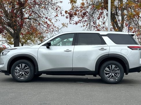 New 2025 Nissan Pathfinder S image 7