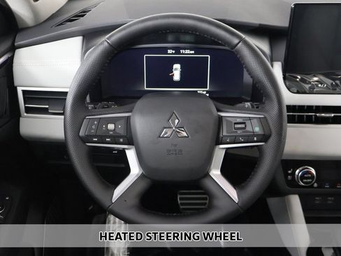 Used 2025 Mitsubishi Outlander AWD image 12