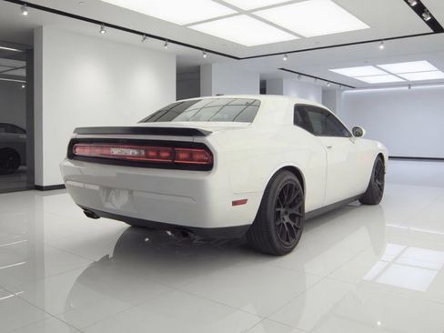Used 2014 Dodge Challenger R/T RWD image 4