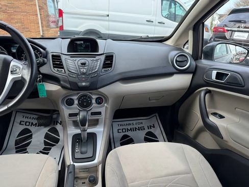 Used 2015 Ford Fiesta SE image 37