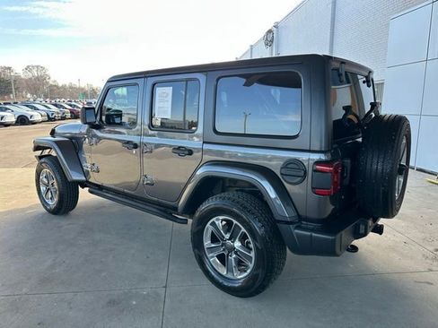 Used 2018 Jeep Wrangler Unlimited Sahara image 9