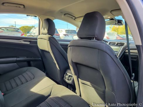 Used 2020 Ford Fusion SE image 30