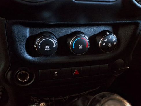 Used 2013 Jeep Wrangler Sport AWD/4WD image 15