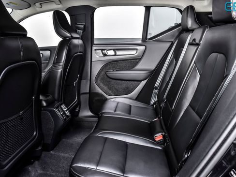 Used 2025 Volvo XC40 B5 Plus image 21