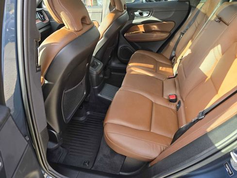 Used 2023 Volvo XC60 T8 Plus image 18
