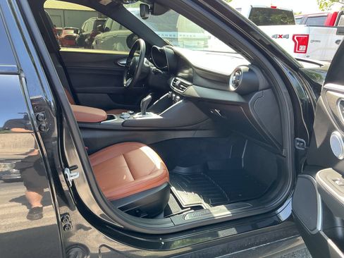 Used 2022 Alfa Romeo Giulia Ti AWD/4WD image 6