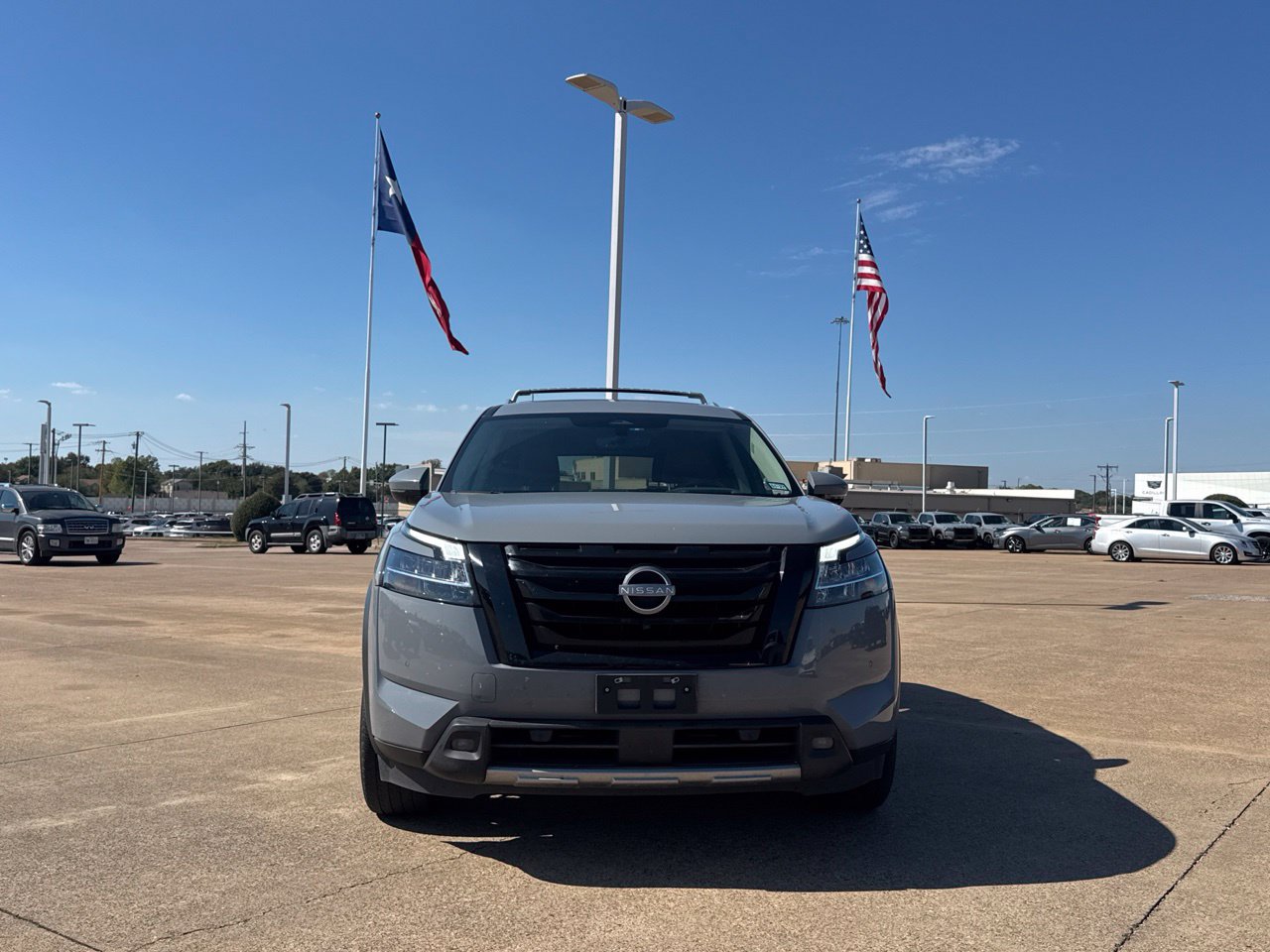 Used 2024 Nissan Pathfinder Platinum FWD image 5