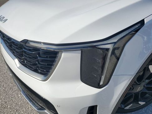 Used 2025 Kia Sorento EX w/ Panoramic Sunroof Package image 16