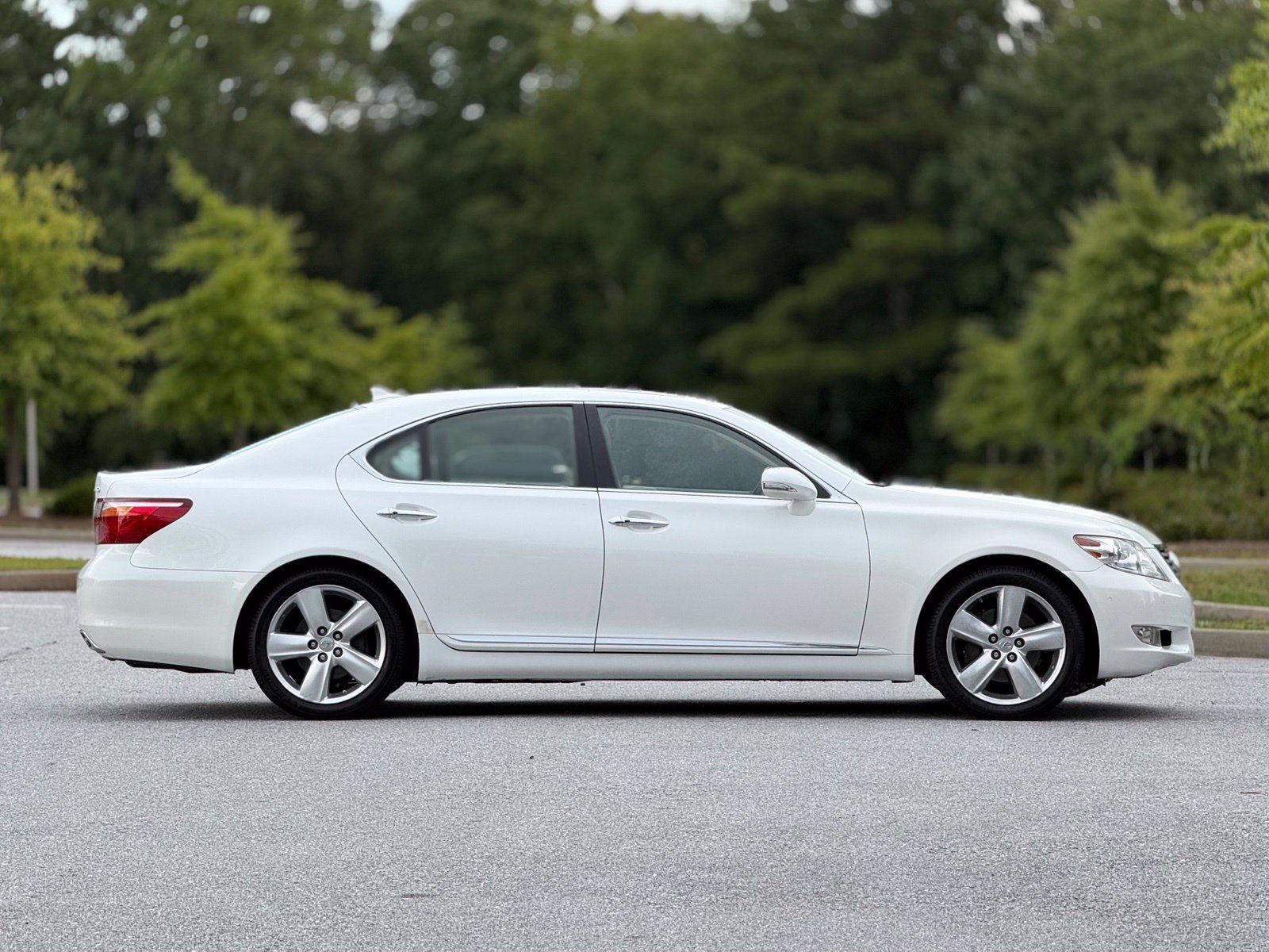 Used 2011 Lexus LS 460 w/ Comfort Pkg RWD image 12