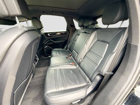 Used 2019 Porsche Cayenne S w/ Premium Plus Package image 27