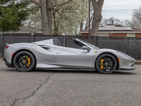 Used 2022 Ferrari F8 Tributo RWD image 28