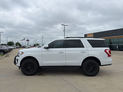 Used 2021 Ford Expedition XLT RWD image 2