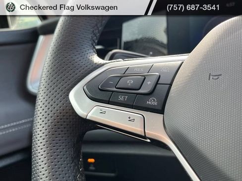 Used 2025 Volkswagen Tiguan SE R-Line AWD/4WD image 37