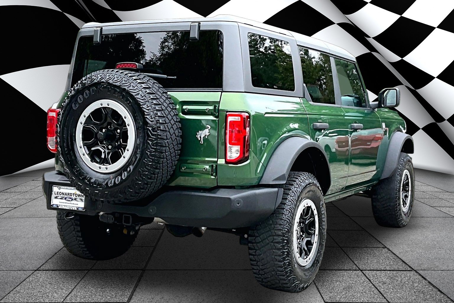 Used 2023 Ford Bronco Big Bend w/ Sasquatch Package AWD/4WD image 2