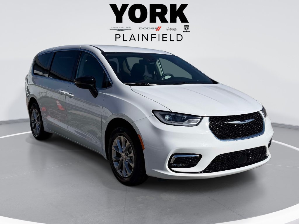 Used 2024 Chrysler Pacifica Touring-L AWD/4WD image 3