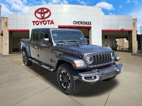 Used 2025 Jeep Gladiator Sport AWD/4WD image 3
