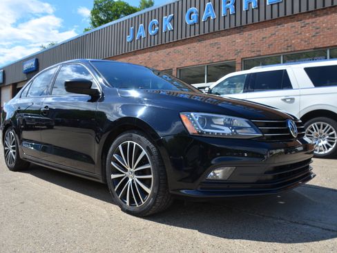 Used 2016 Volkswagen Jetta Sport w/ Lighting Package FWD image 1