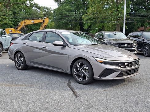 Certified 2024 Hyundai Elantra SEL w/ Convenience Package FWD image 3
