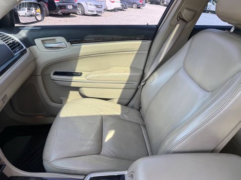 Used 2014 Chrysler 300 AWD w/ Driver Convenience Group image 17