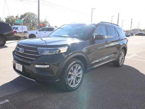 Certified 2022 Ford Explorer XLT w/ Equipment Group 202A image 3