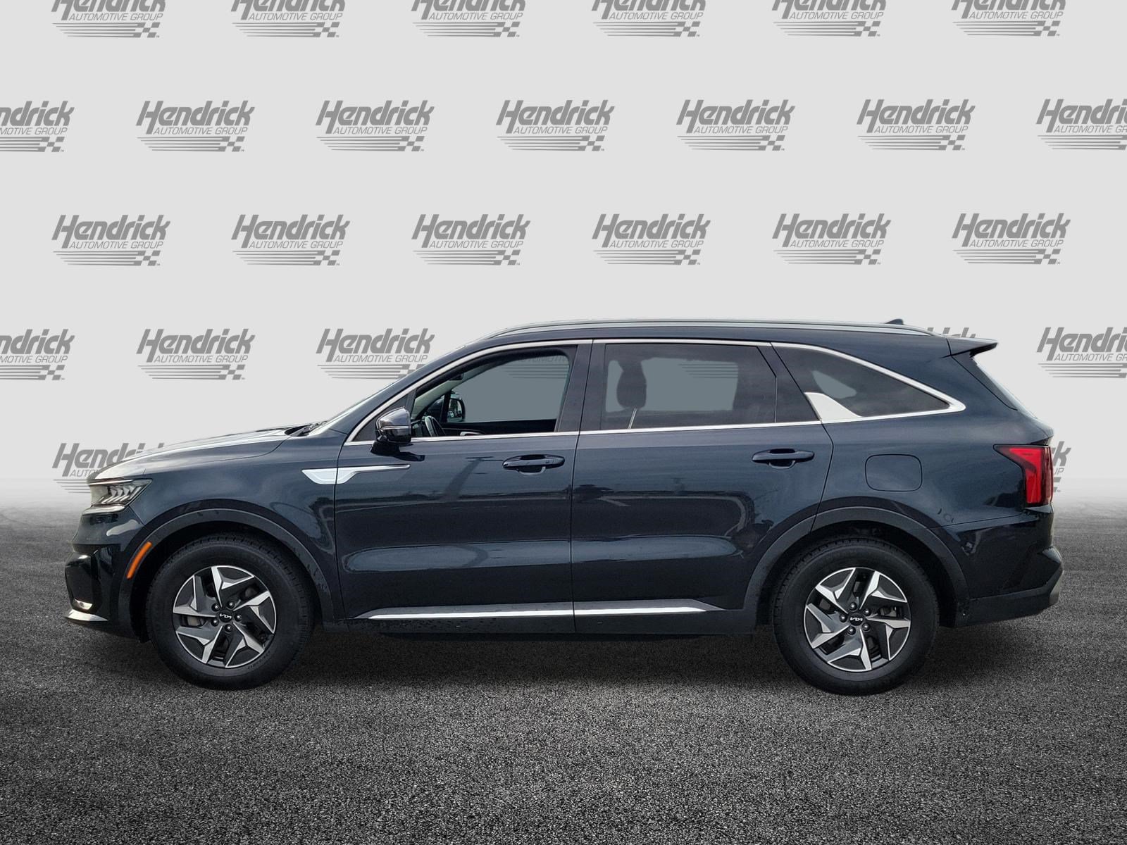 Used 2022 Kia Sorento EX w/ Panoramic Sunroof Package FWD image 4