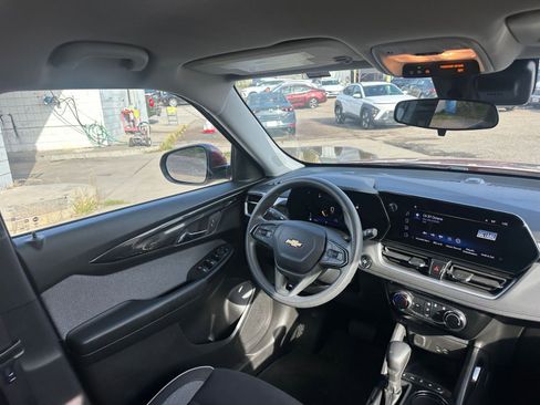Used 2025 Chevrolet TrailBlazer LT image 32