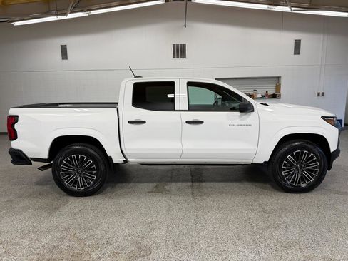 Used 2024 Chevrolet Colorado W/T image 5