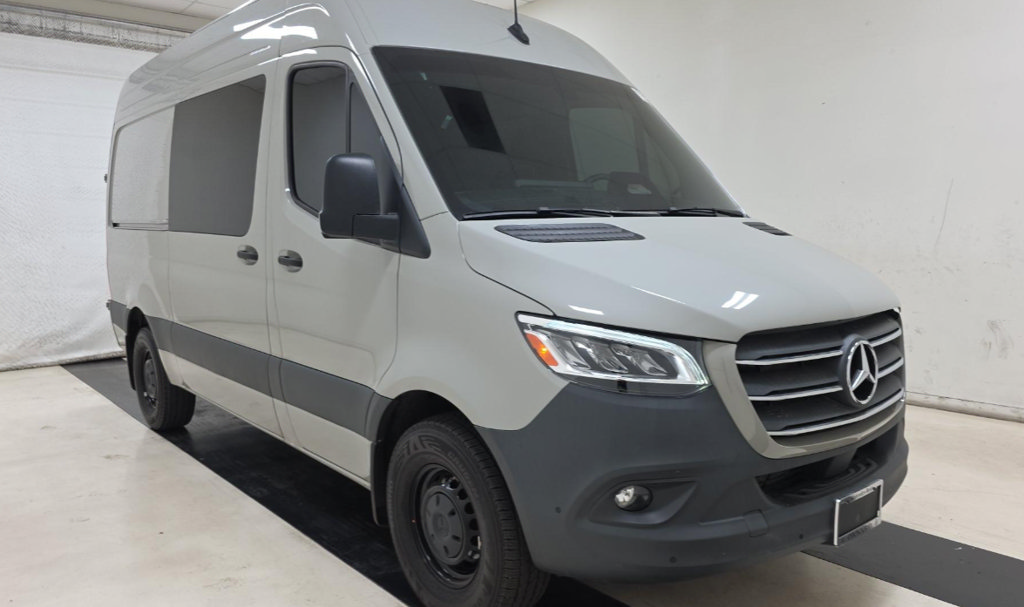 Used 2025 Mercedes-Benz Sprinter 2500 image 3
