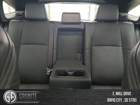 Used 2021 Toyota Venza XLE w/ Softex Package image 37